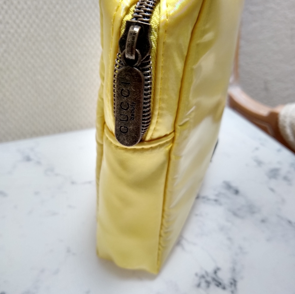 New Gucci Beauty Iridescent Yellow Pouch Clutch Bag - Picture 4 of 11